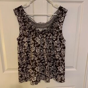 Willi Smith. Dark brown and white floral tee. Size M